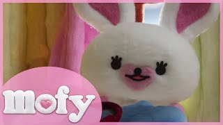 Mofy - Christmas Morning Waiting To Unwrap All The Presents Song