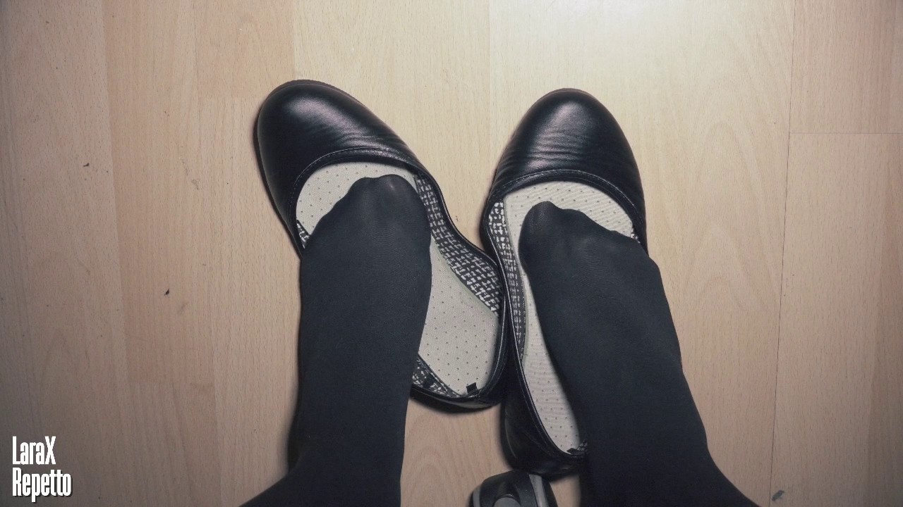 Black tights flats shoeplay