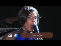 Alicia Keys faz solo de bateria durante música Girl on Fire