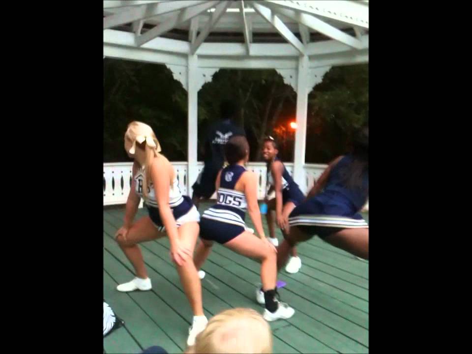 Cheerleader twerk