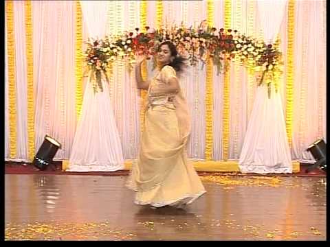 Mehendi hai rachne wali