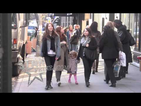 Alyson Hannigan and daughter Satyana catch a cab in NYC