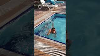 Ecrin Yüzme Öğreniyor