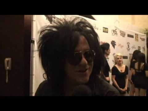 Wayne Static and Steve Stevens on Red Carpet of VRMA in Las Vegas