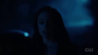 Legacies 4X12 Hope Feeds On Someone For The First Time