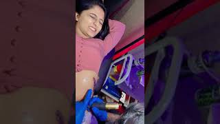 ആഷക കചച പതയ ടററ അടകകനന വഡയ കണട Ashika Ashokan Getting Her Tattoo On Stomach