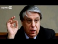 Giovanardi : Due donne che si baciano è come fare pipi per strada!! La conduttrice toppa