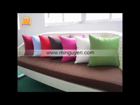 gối tựa cổ, dép đi trong nhà Mi Nguyễn