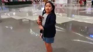 Iya Singing And Dancing Ius Bbi Bbi