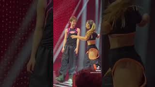 Juliano Floss E Vanessa Lopes No Palco Do Mtv Miaw 2022