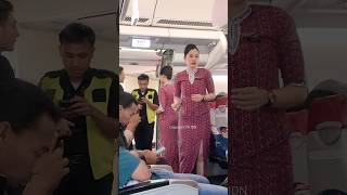 Pramugari Lion Air Cek Penumpang