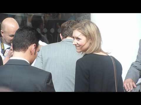Matthew Morrison signs autographs at the What To Expect London Premiere on 22nd May 2012!