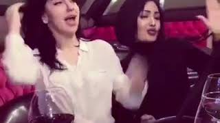 Ereb Mahmısı Oynuyan Qızlar