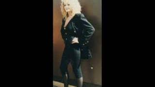 Watch Bonnie Tyler Lean On Me video