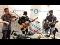 Darius Rucker sings Wagon Wheel on Danny Baker's BBC 5Live show.