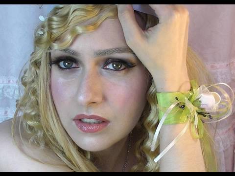 Here's a Taylor Swift inspired romantic wedding makeup look based on behind 