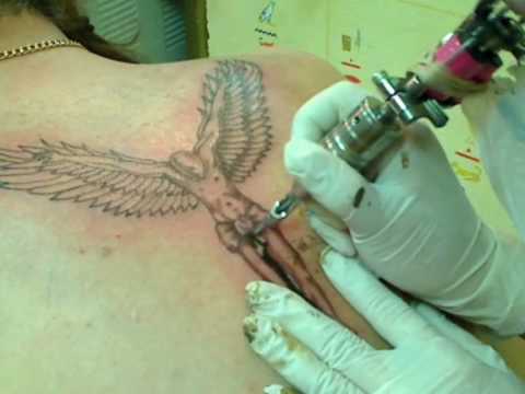 Shawn gets an realy nice Angel Tattoo like Beckham from Anny