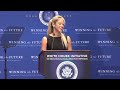 Video Shakira's Speech at the swearing-in Ceremony for the White House Initiative on Ed. Exc for Hispanics