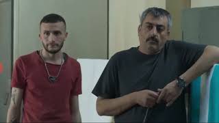 01 Abi̇leri̇n Konuşurken Araya Gi̇rme