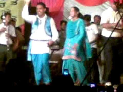 KALI GYPSY NU HATH KEHDA live song by bai amarjit $ miss pooja...