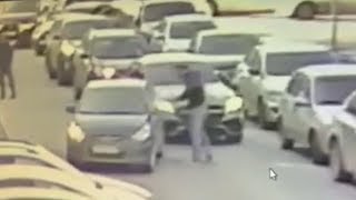 Видео Бывший хоккеист "Ак Барса" Дмитрий Обухов избил девушку за рулём в Казани | ТНВ от ТНВ, Обухов, Украина