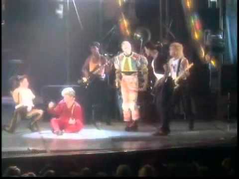 David Bowie - Fashion (glass Spider Tour)
