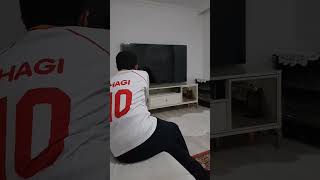 Şaka Videoları Eşim Maç Izlerken Televizyonu Kapattım Fanatik Galatasaraylı