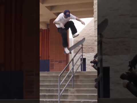Gustavo Ribeiro, 360 flip noseblunt slide shove-it out. 🤯 #reels