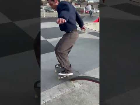 Fakie pole jam  #pizzaskateboards #skateboarding