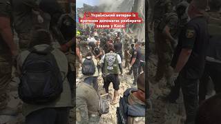 🦾 Український ветеран із протезом допомагає розбирати завали у Києві. Нас не зламати ❤️🩹🔗