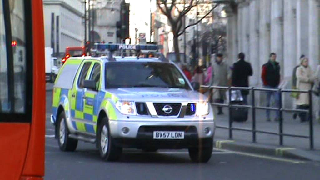 Metropolitan Police Nissan Navara Roads Policing Unit ... Metropolitan Police Nissan Navara Roads Policing Unit ...
