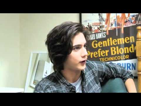 AVAN JOGIA Victorious Dishes About Kissing