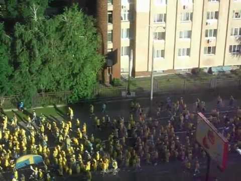 Euro 2012 Kiev - Swedish Fans marching - Фаны сборной Швеции