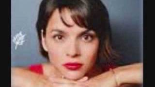Watch Norah Jones Be My Somebody video