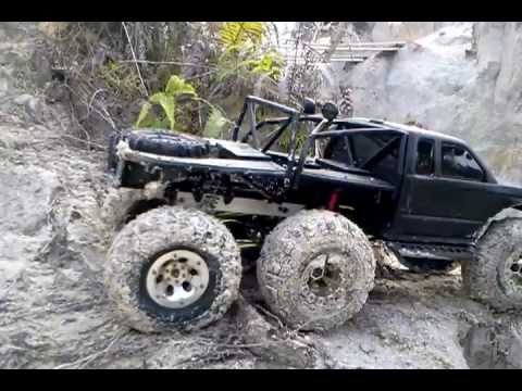 Rc scx10 6x6 hill climbing Rc scx10 6x6 hill climbing