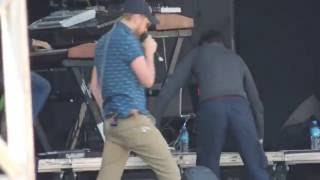 Watch Kaiser Chiefs I Like To Fight video