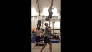 Acrobat Tari Mannello Dirty Bass Sports Acro / AcroYoga Expert
