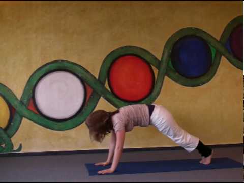 Surya Namaskar der Yoga Sonnengruß mit Surya Mantras