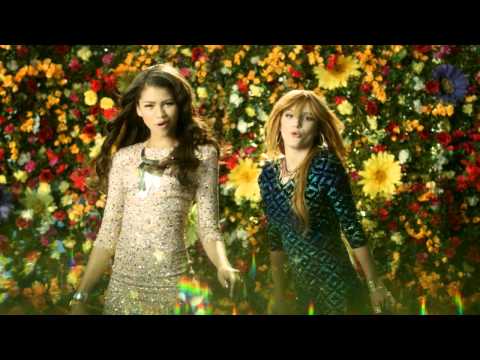 Disney Channel España | Videoclip Fashion Is My Kryptonite - Bella Thorne and Zendaya