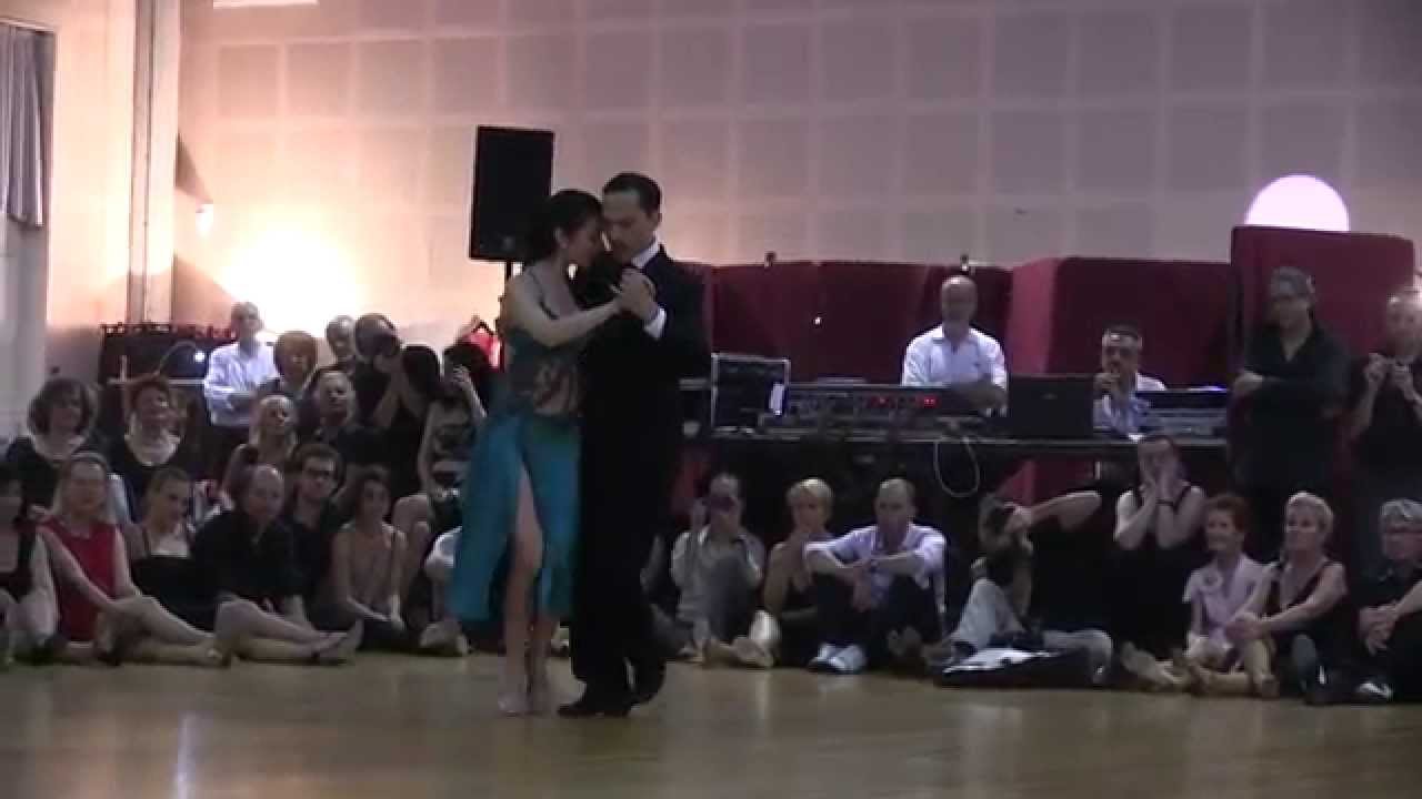 Pablo Moyano et Roberta Beccarini dansent sur le tango " Amurado "