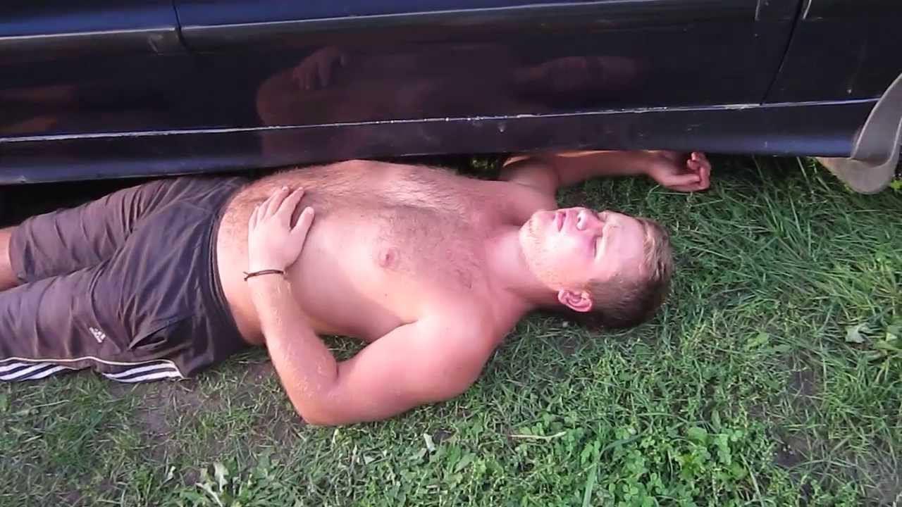 Пьяные парни голые видео