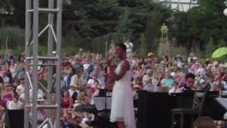 Watch Natalie Cole Its All Right With Me video