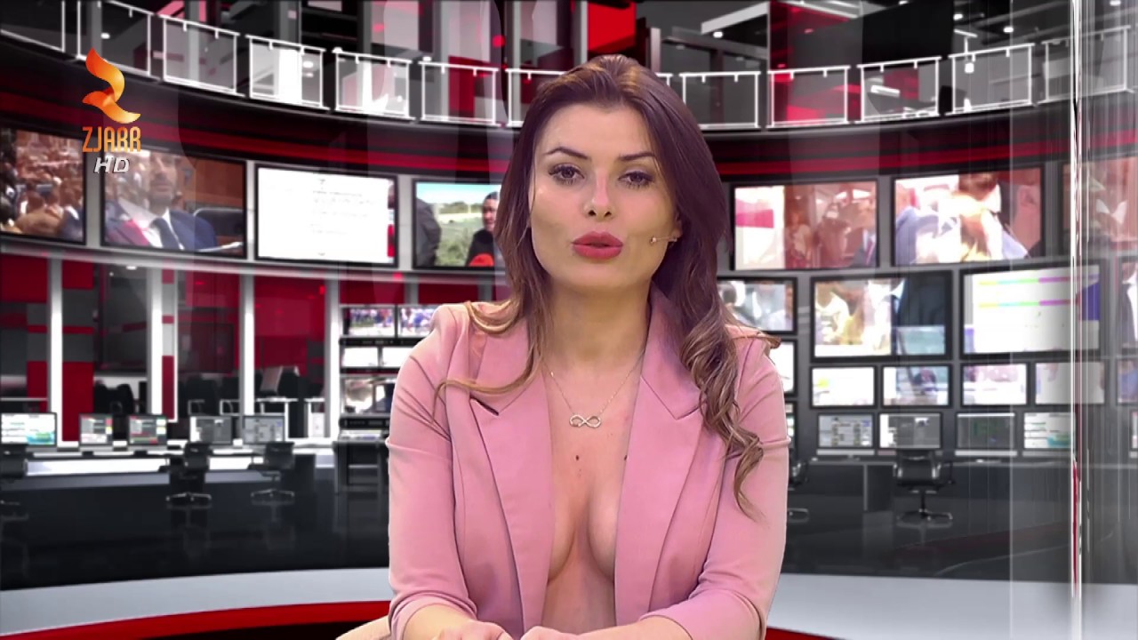 Декольте албанской телеведущей 
