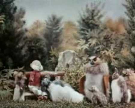 Intro of the Dutch puppet series, known as Paulus the woodgnome in the UK. Intro of the Dutch puppet series, known as Paulus the woodgnome in the UK.