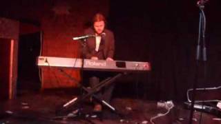 Watch Tom McRae Out Of The Walls video