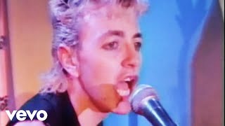 Watch Stray Cats Rock This Town video