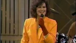 Watch Kt Oslin You Call Everybody Darling video