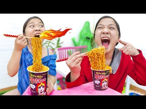 Thi Ăn Mỳ Cay Hàn Quốc ❤ Hà Vy Lanh Chanh Đòi Quyển Vở blackpink - Trang Vlog