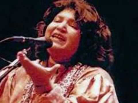 Dhundo ge agar mulkon Abida parveen.mp4