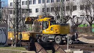 Schienenbagger Am Bahnhof München Ost Trainde